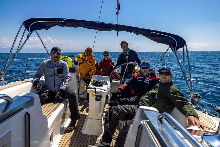 Die ganze Crew gemeinsam an Deck
