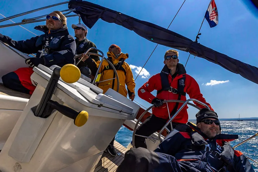 Action bei Krängung, volle Konzentration